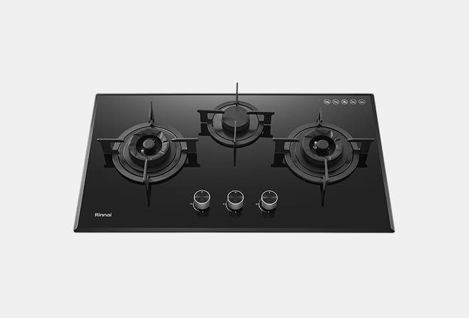 Black glass gas cooktop with three burners and central control knobs; Rinnai logo visible in lower-left.